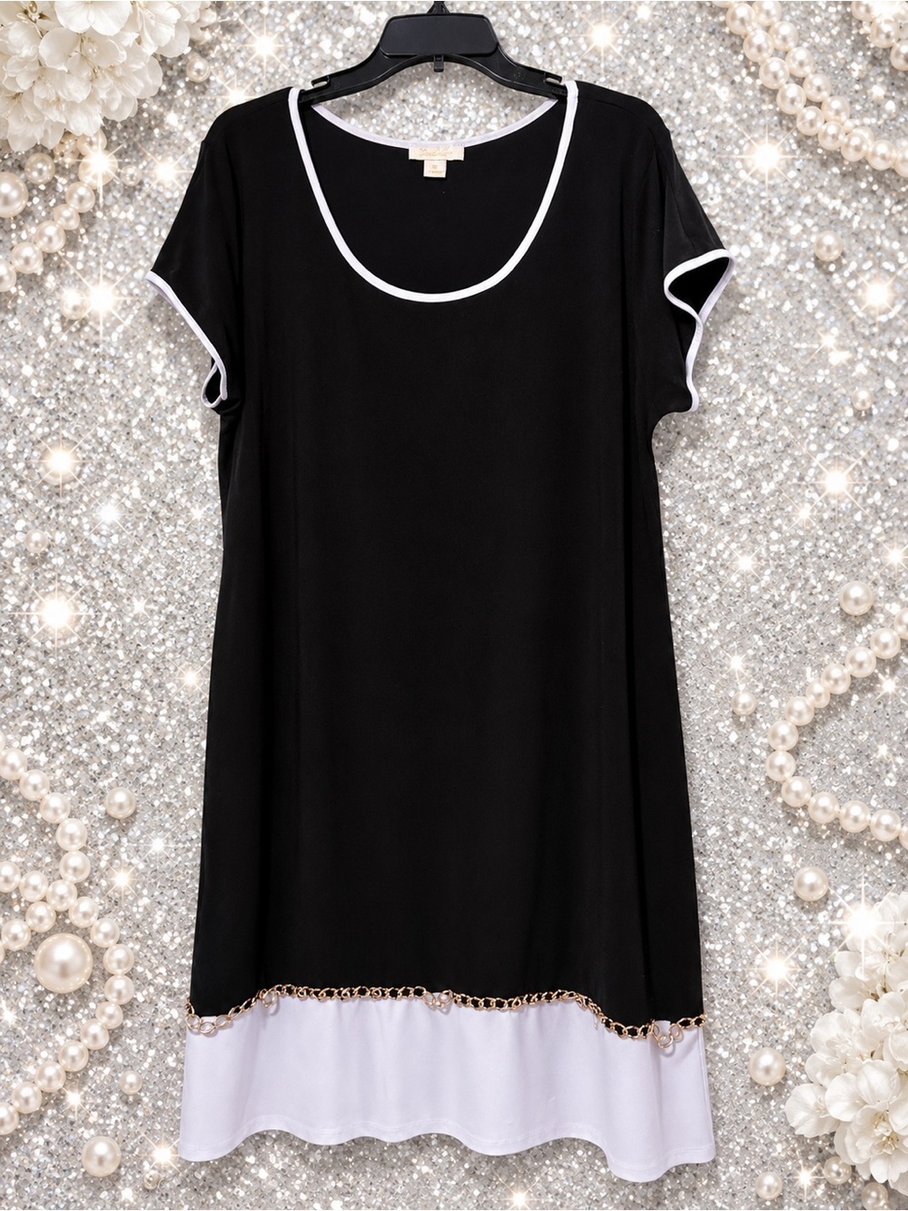Black & White Contrast Short Sleeve Dress Top